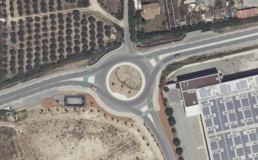 Vue aérienne du Rond-point anonyme n°998769323