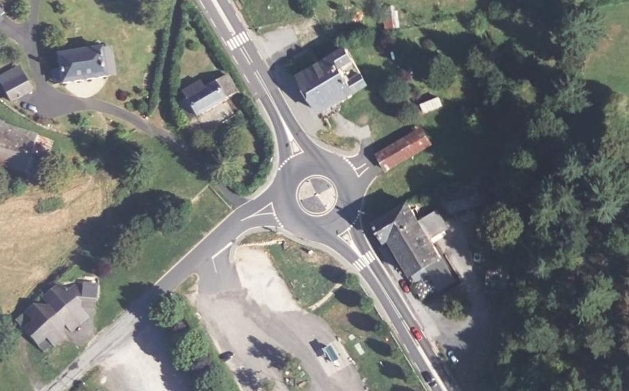 Vue aérienne du Rond-point anonyme n°998770175