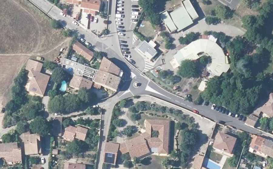 Vue aérienne du Rond-point anonyme n°998797137