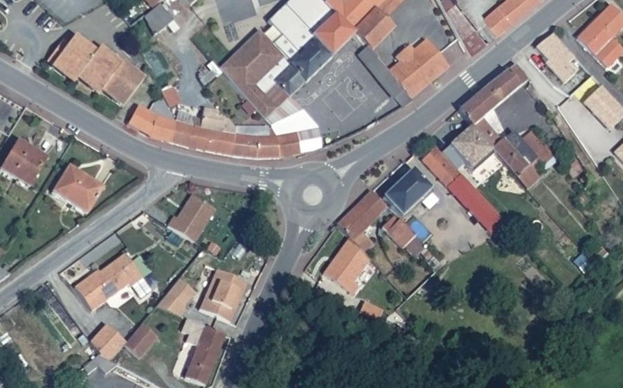 Vue aérienne du Rond-point anonyme n°998992647