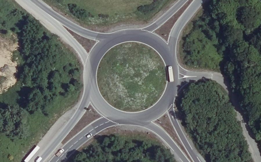 Vue aérienne du Rond-point anonyme n°99966340