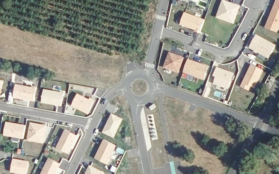 Vue aérienne du Rond-point anonyme n°999689366
