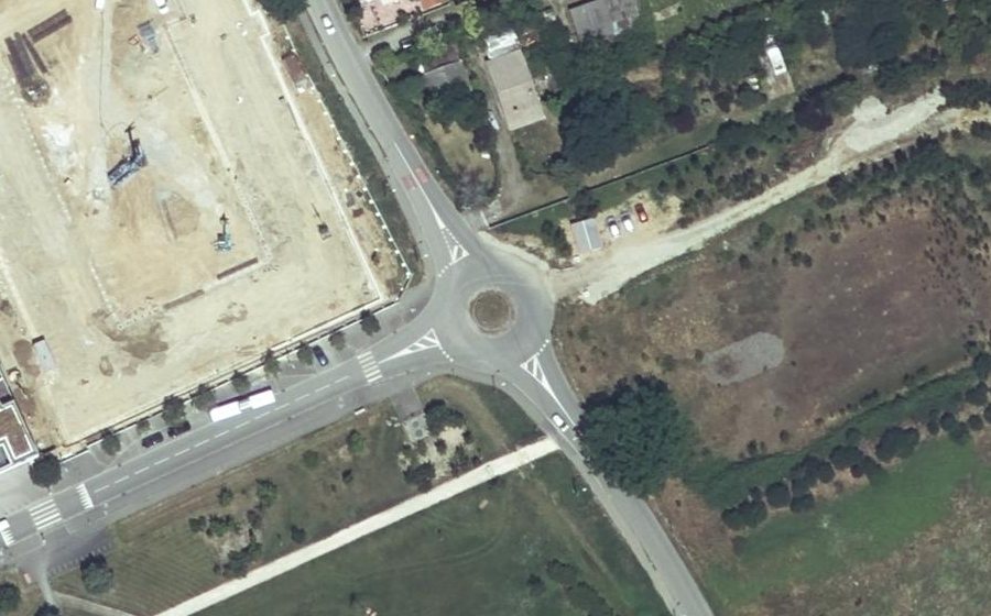 Vue aérienne du Rond-point anonyme n°999728194