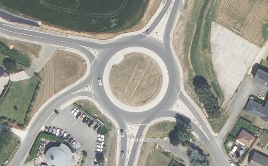 Vue aérienne du Rond-point anonyme n°999823351