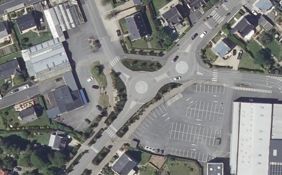 Vue aérienne du Rond-point anonyme n°999858586