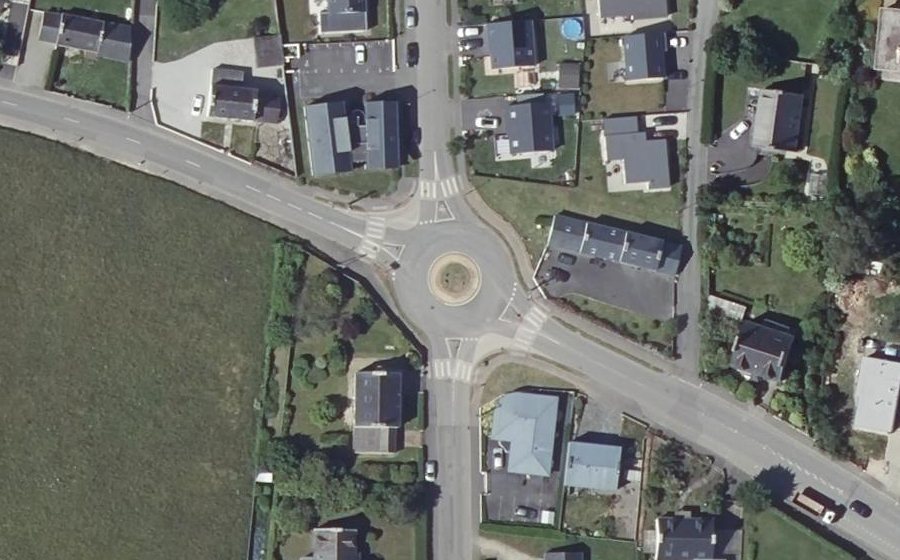 Vue aérienne du Rond-point anonyme n°999862076