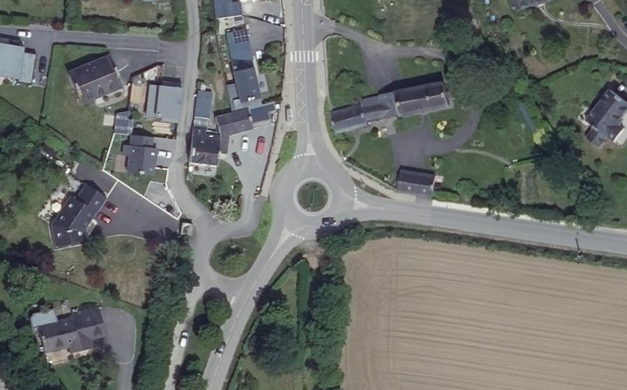 Vue aérienne du Rond-point anonyme n°999895506