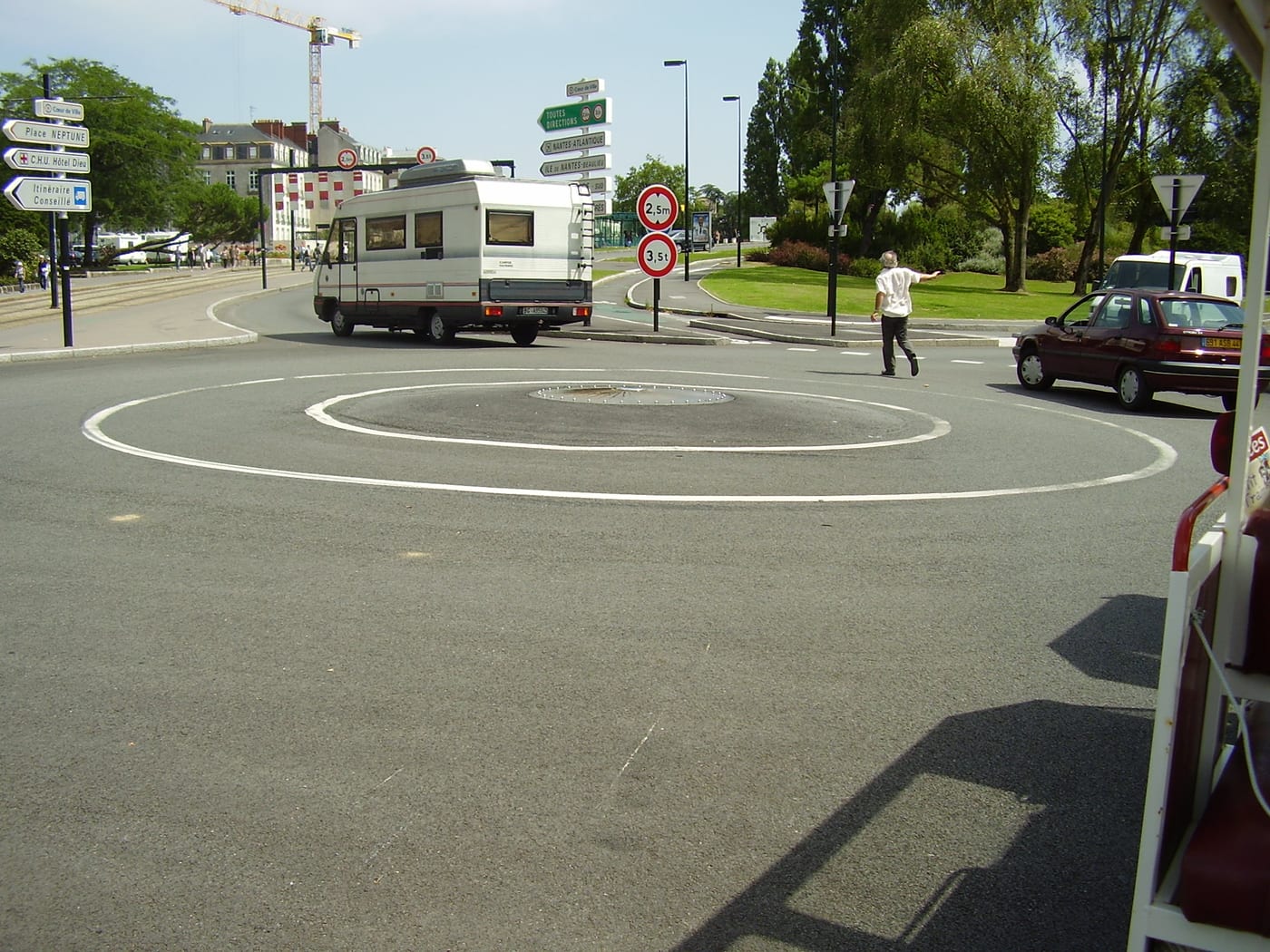 Photo du Rond-point anonyme n°226398096