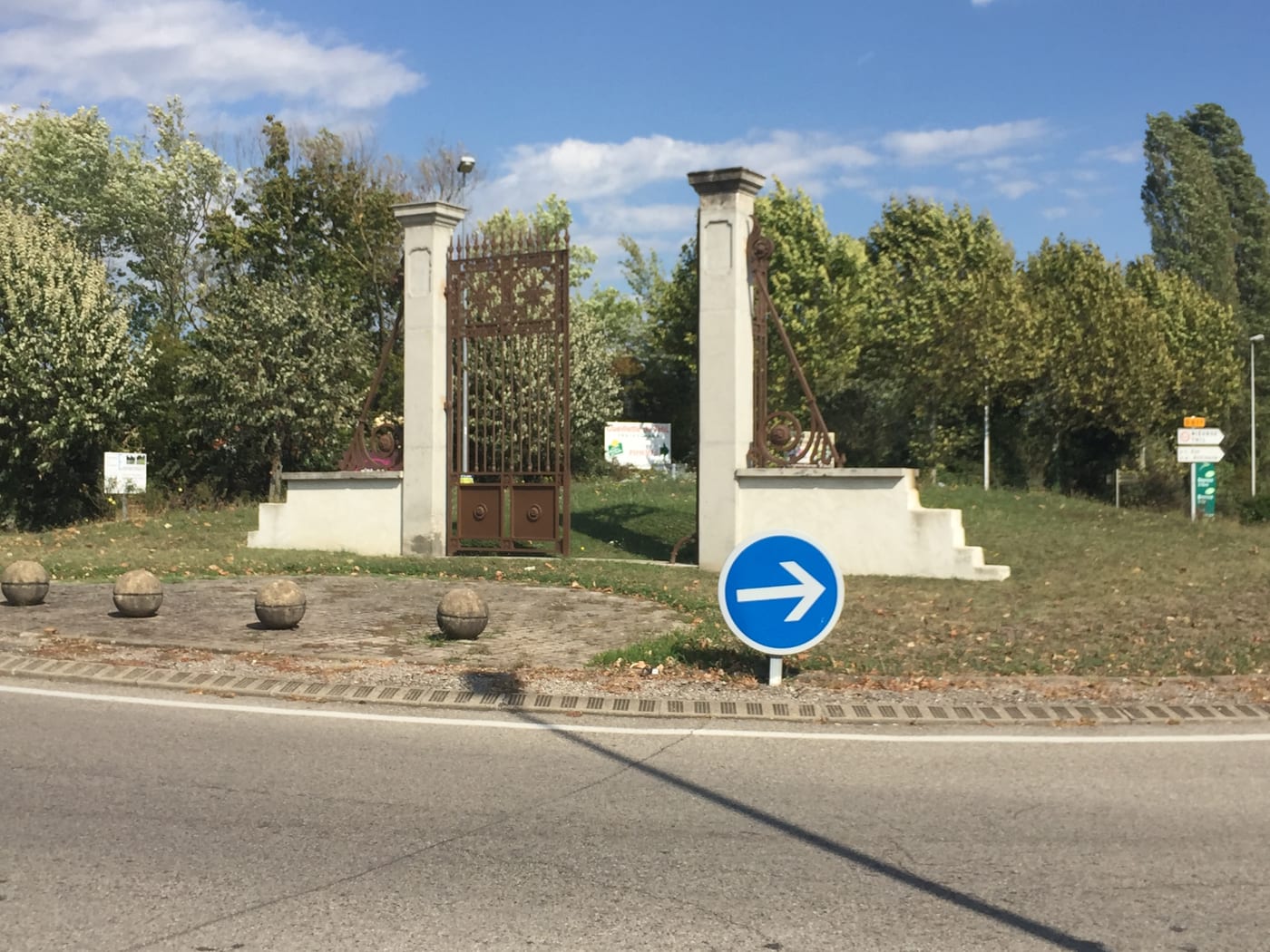 Photo du Rond-point anonyme n°37255481