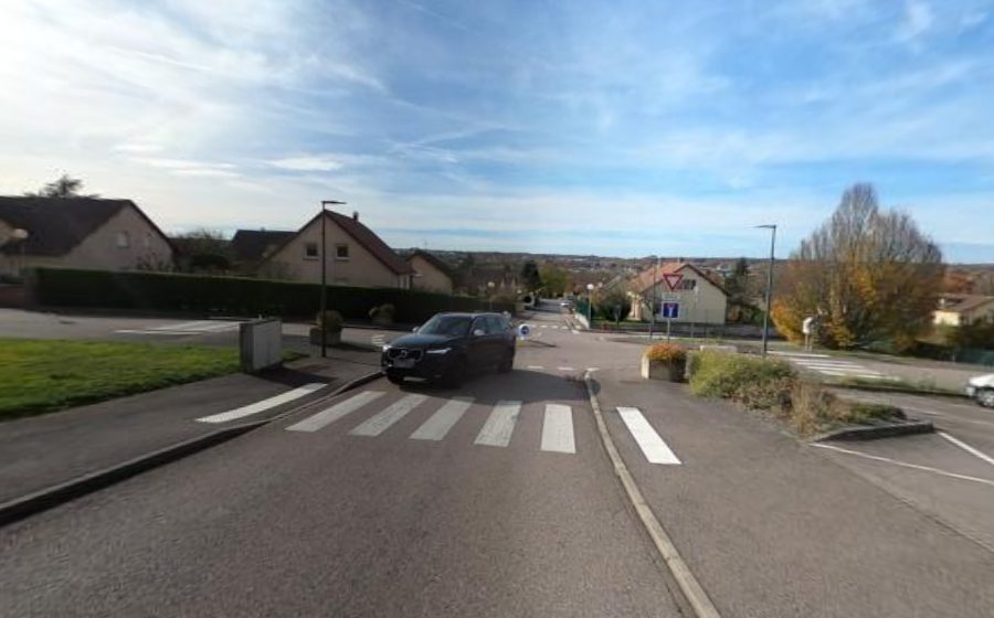 Vue du Mini-giratoire n°247946053