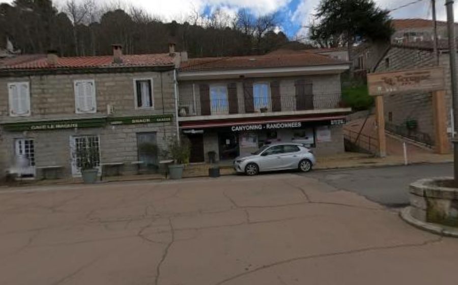 Vue du Rond-point anonyme n°130698601