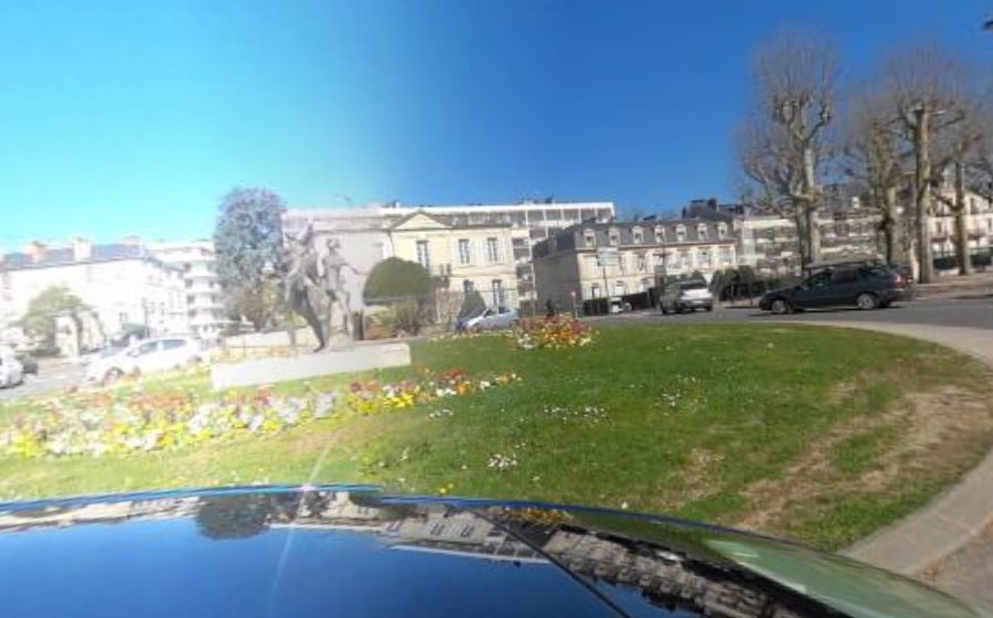 Vue du Place Yves Guéna