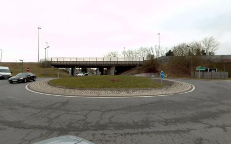 Vue du Rond-point anonyme n°179850547