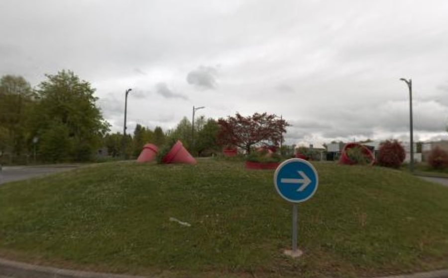 Vue du Rond-point anonyme n°180693274