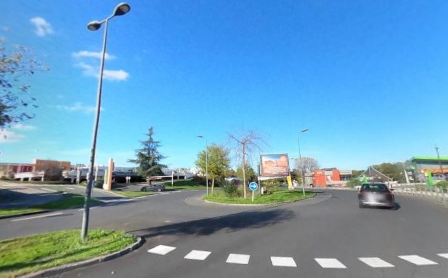 Vue du Rond-point anonyme n°180833444