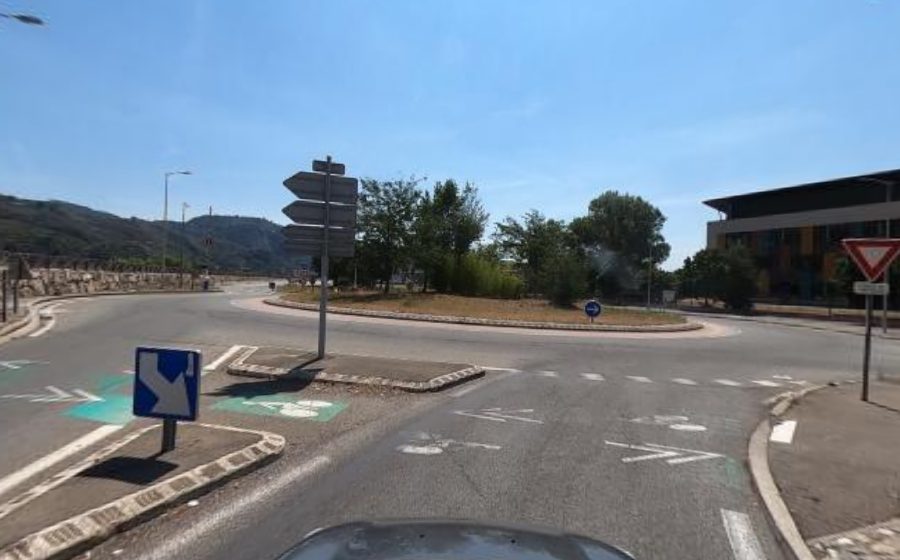 Vue du Rond-point anonyme n°207373565