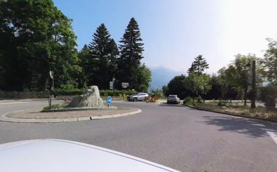 Vue du Rond-point anonyme n°208422547