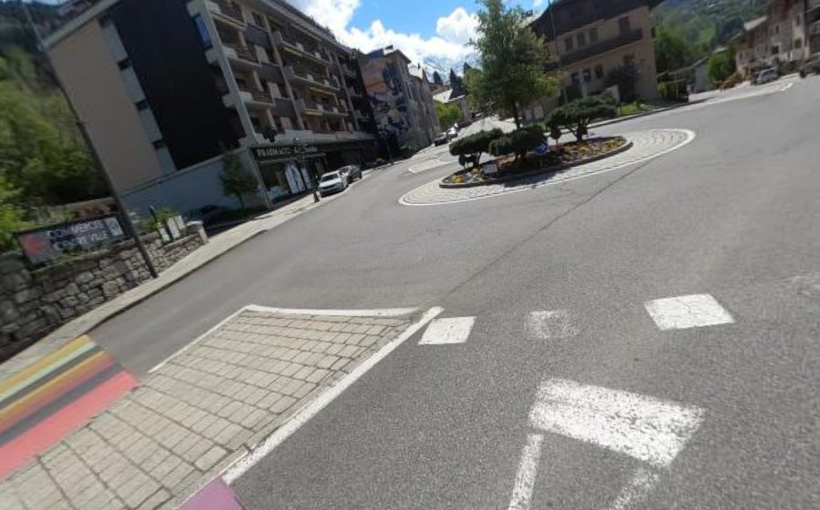 Vue du Rond-point anonyme n°208618758