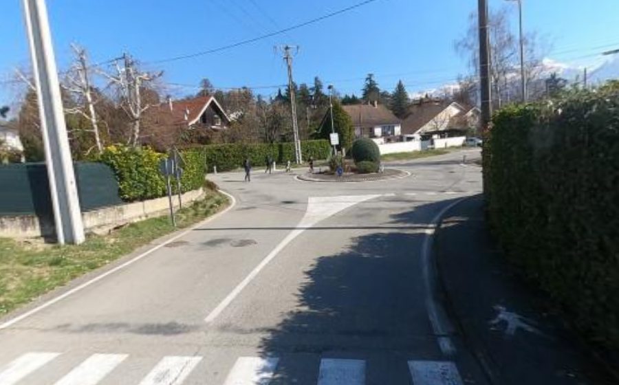 Vue du Rond-point anonyme n°215297486