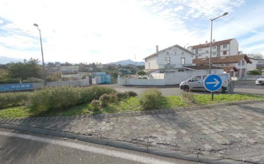 Vue du Rond-point anonyme n°222657532