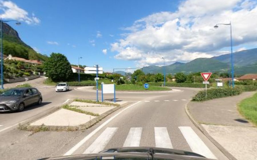 Vue du Rond-point anonyme n°227359645