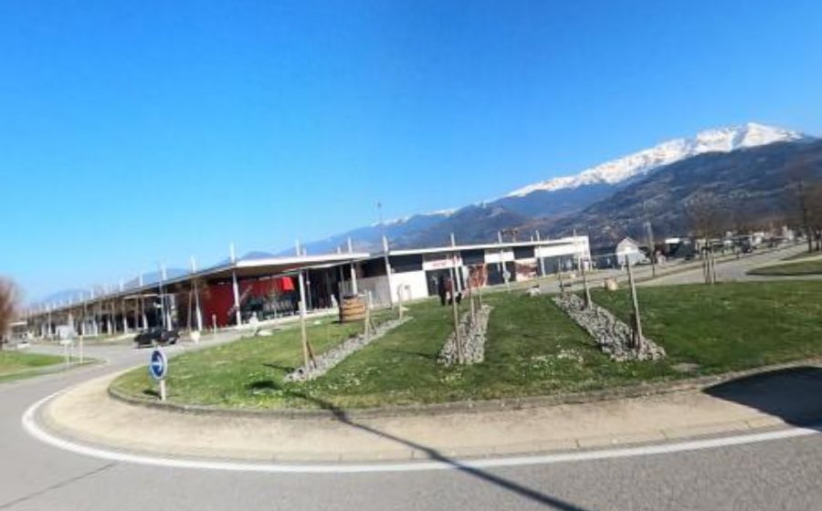 Vue du Rond-point anonyme n°227359657
