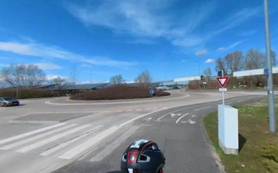 Vue du Rond-point anonyme n°229849936