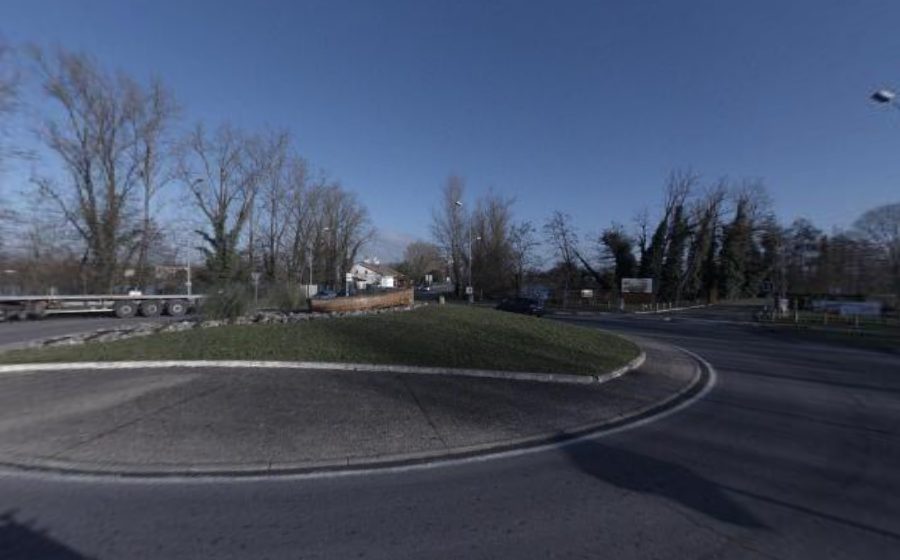 Vue du Rond-point anonyme n°230950311