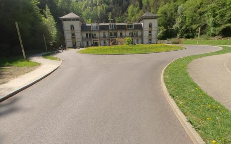 Vue du Rond-point anonyme n°231148121