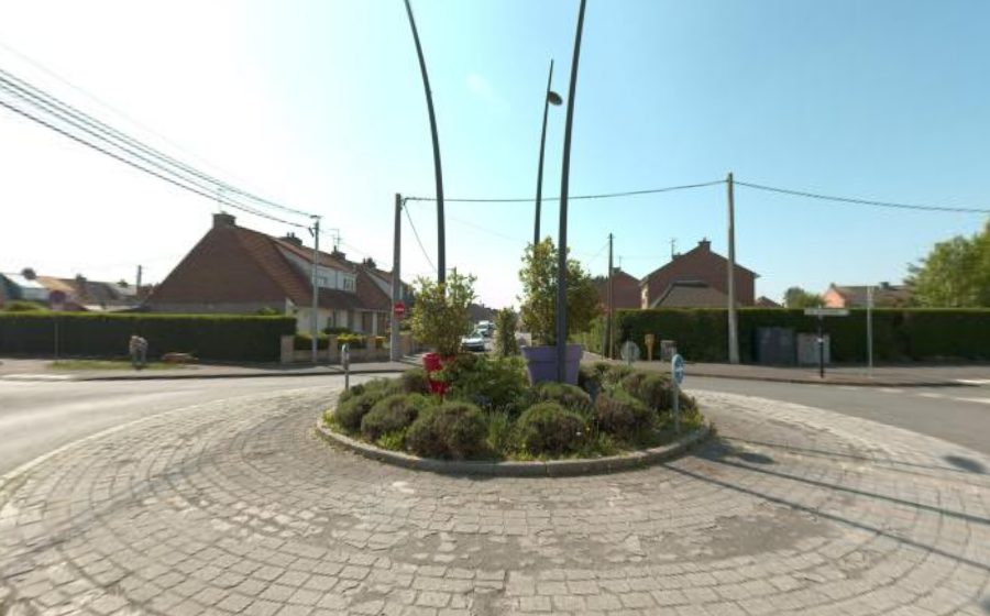 Vue du Rond-point anonyme n°231337961