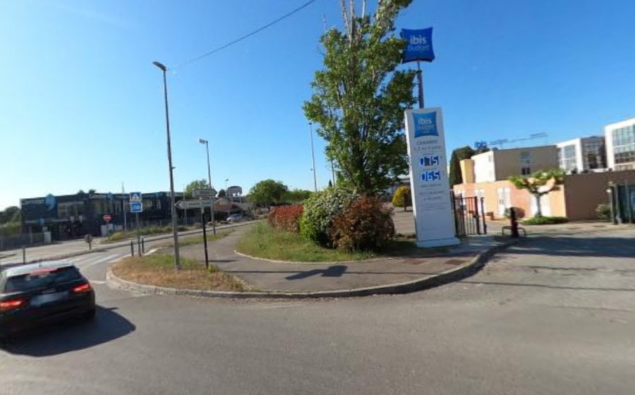 Vue du Rond-Point Base Aérienne 114 Général Andrier