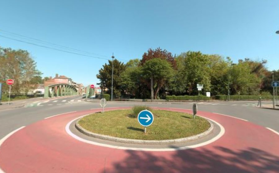 Vue du Rond-point anonyme n°233045064