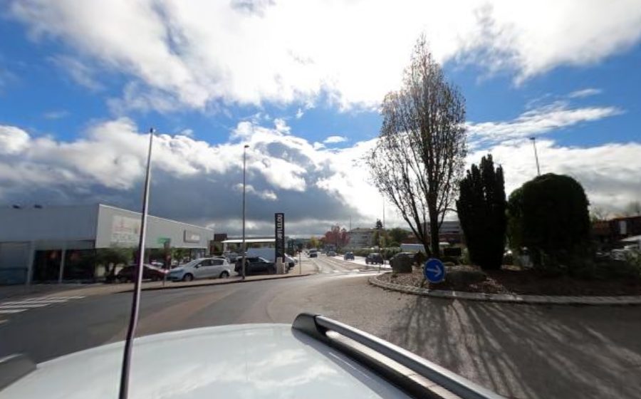 Vue du Rond-point anonyme n°233870191