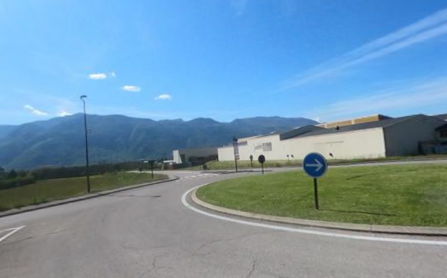 Vue du Rond-point anonyme n°240633516