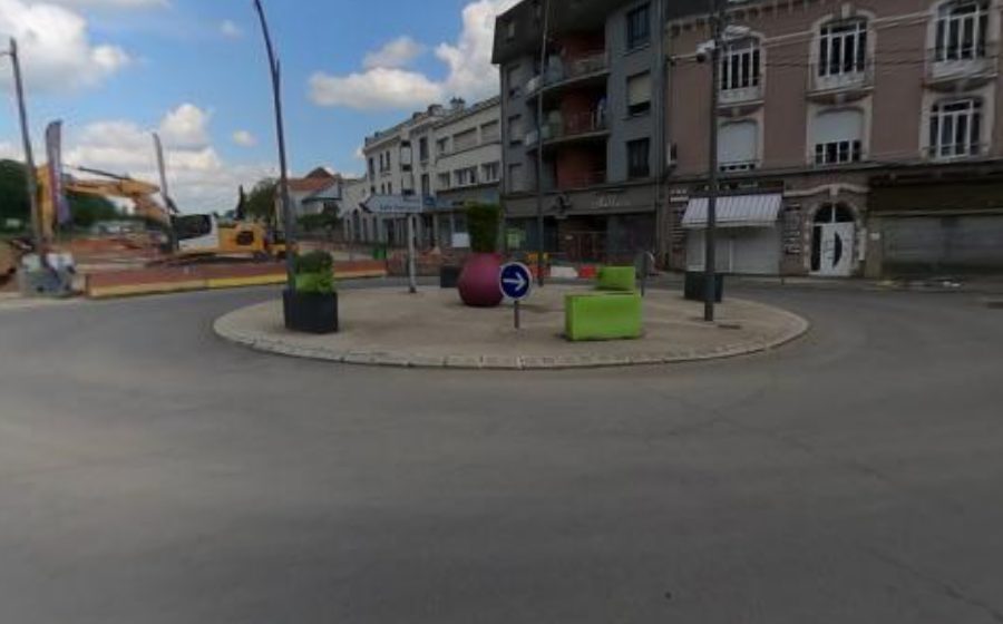 Vue du Rond-point anonyme n°240681326