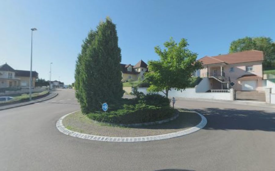Vue du Rond-point anonyme n°240953542