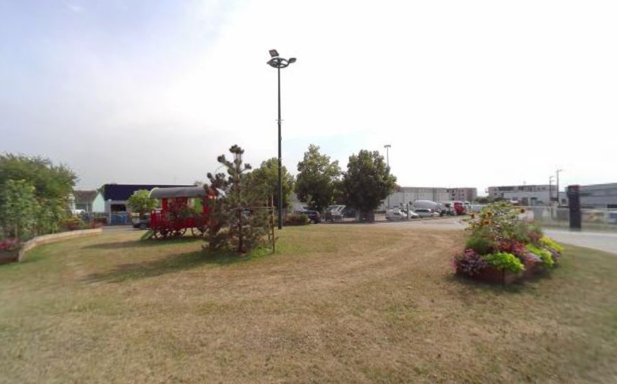 Vue du Rond-point anonyme n°241775598