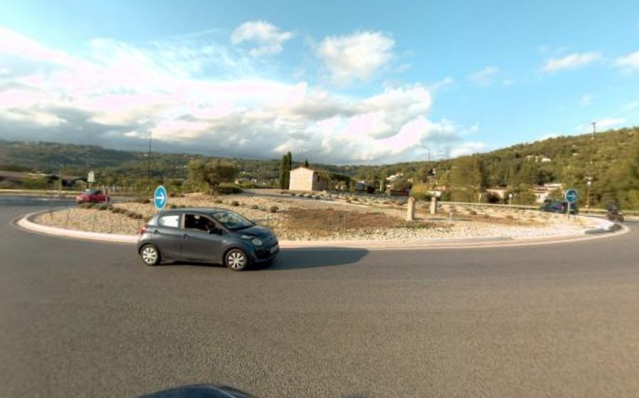 Vue du Rond-point anonyme n°242108062