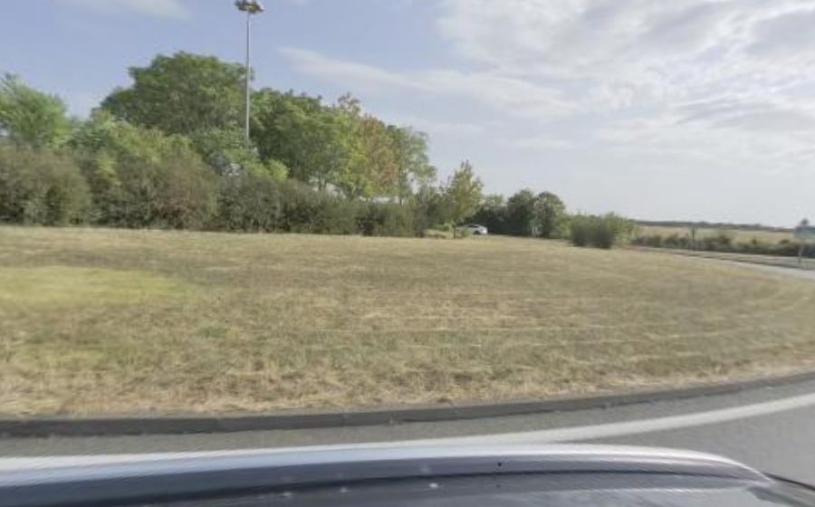 Vue du Rond-point anonyme n°242802601