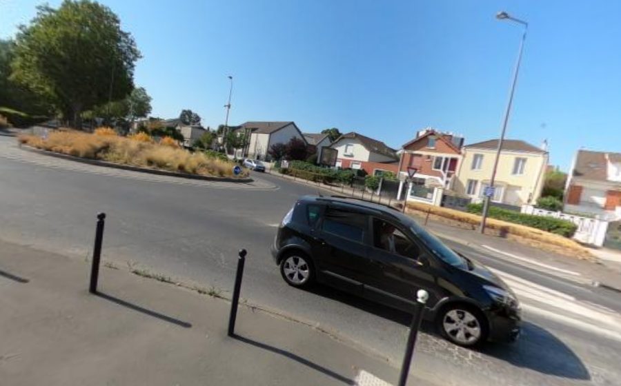 Vue du Rond-point anonyme n°247983649