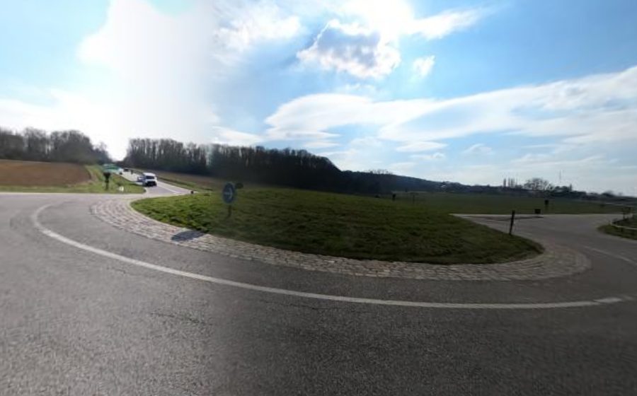 Vue du Rond-point anonyme n°249400959
