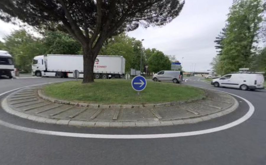 Vue du Rond-point anonyme n°25195854