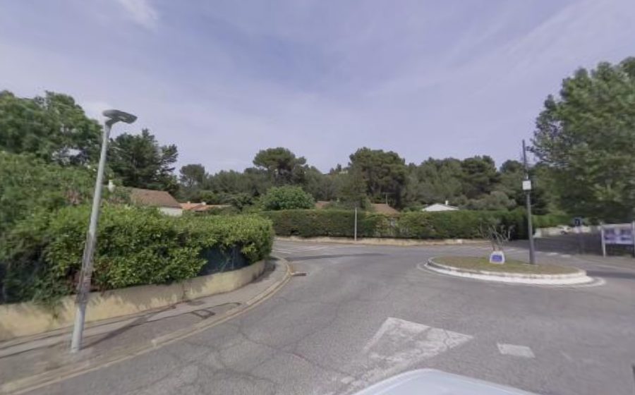 Vue du Rond-point anonyme n°25410625