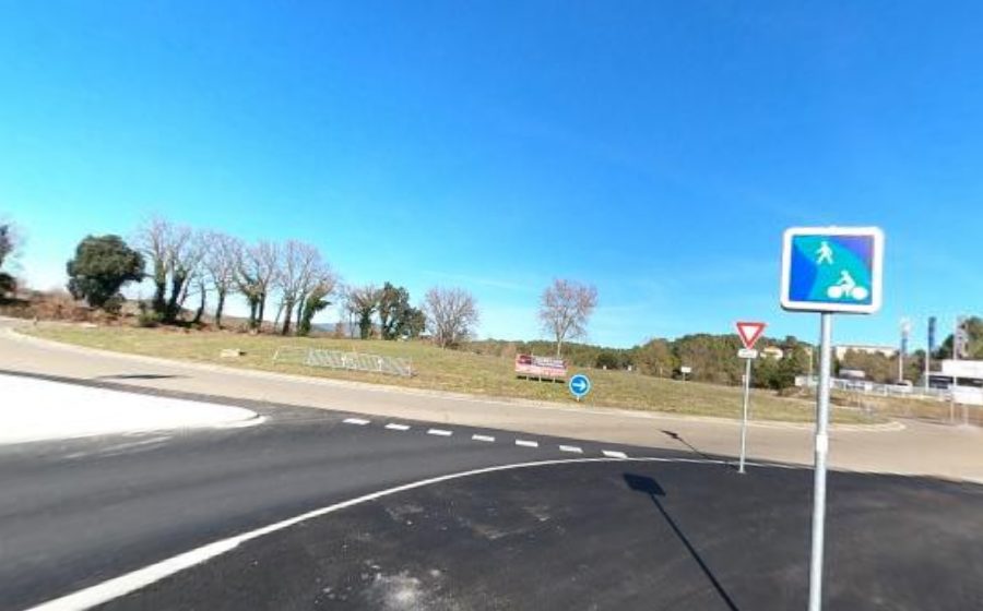 Vue du Rond-point anonyme n°254198508