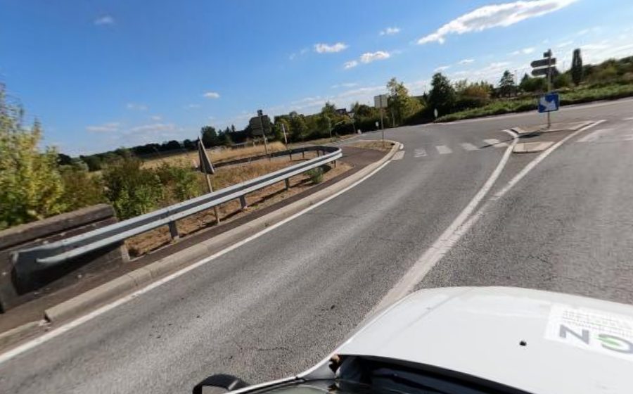 Vue du Rond-point anonyme n°254391541