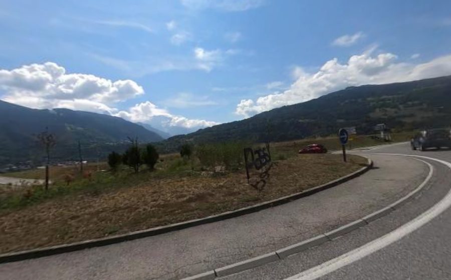 Vue du Rond-point anonyme n°255372523