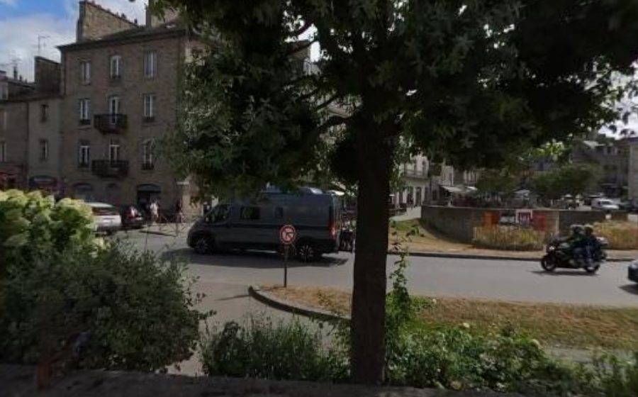 Vue du Place Duclos Pinot