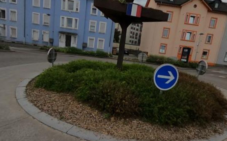Vue du Rond-point anonyme n°27318204