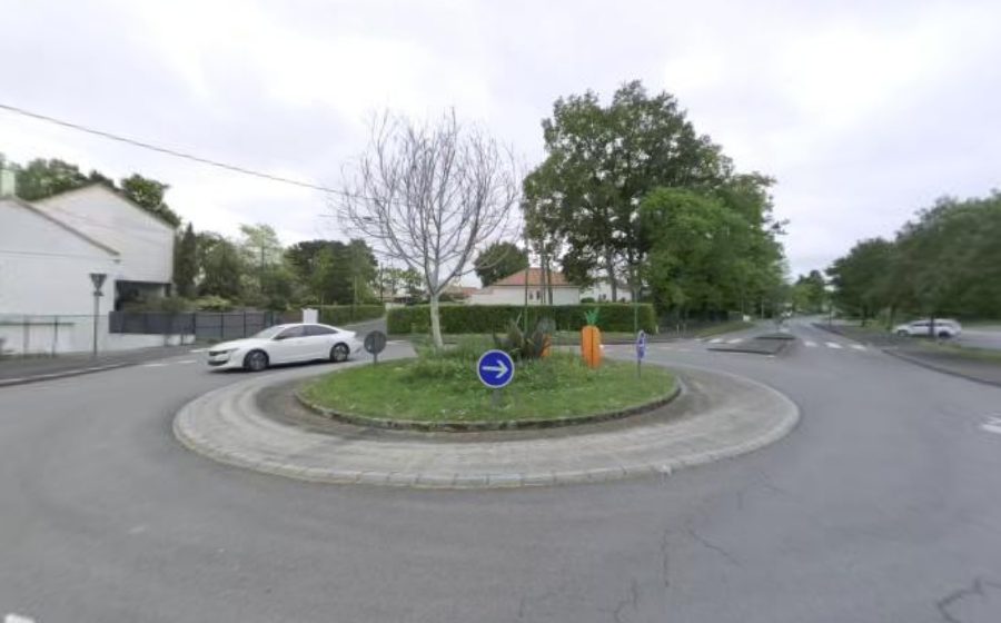 Vue du Rond-point anonyme n°303859201