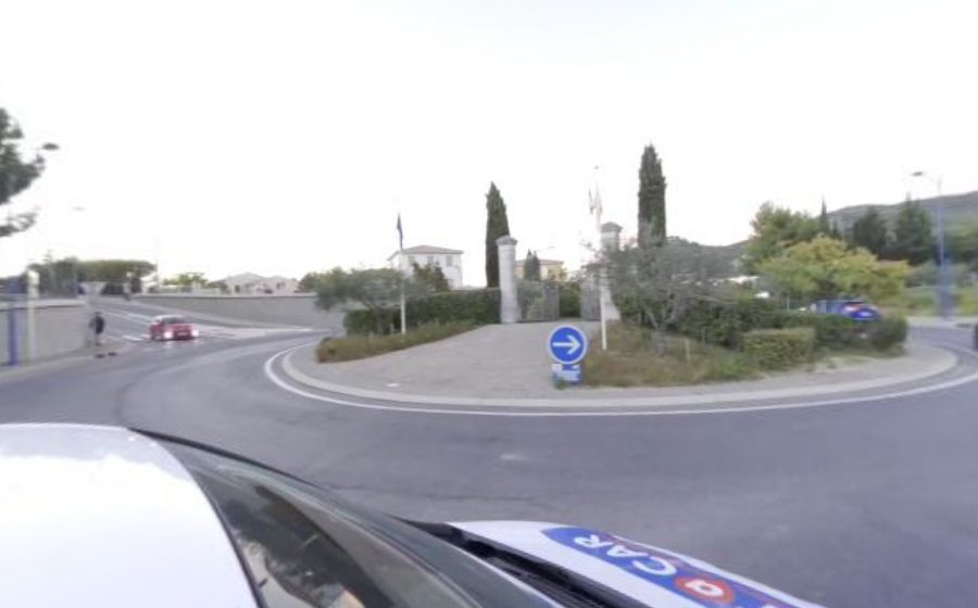 Vue du Rond-point anonyme n°327410864